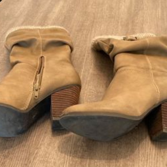 Women’s boots size 8 - Picture 3 of 3